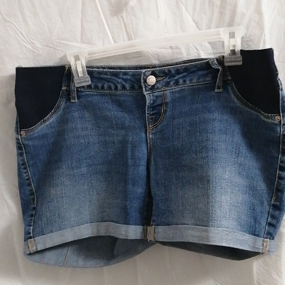 OLD NAVY MATERNITY JEANS SHORTS - Picture 1 of 6